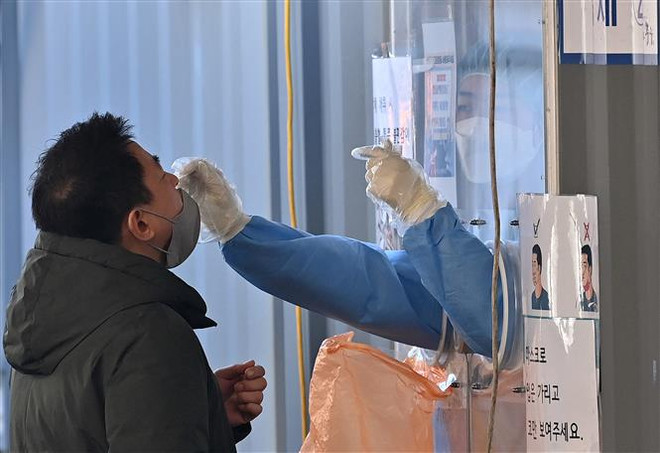 Triệu chứng nhiễm Omicron gây tác động khác nhau ở nam giới và nữ giới ảnh 1