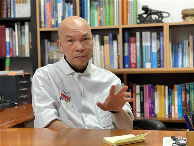 Chuyên gia Pháp khuyến nghị mở cửa vẫn cần duy trì quy định phòng dịch ảnh 1