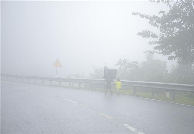 Không khí lạnh ảnh hưởng đến vùng núi phía Bắc gây mưa và dông ảnh 1