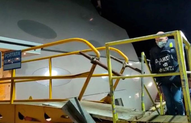 Cảnh sát Italy thu giữ một siêu du thuyền của tỷ phú người Nga ảnh 1