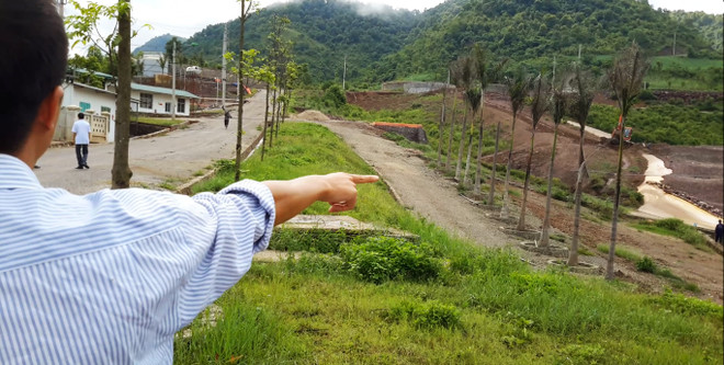 [Video] Mục sở thị công ty xả thải "bức tử" suối nguồn đổ ra sông Đà ảnh 1