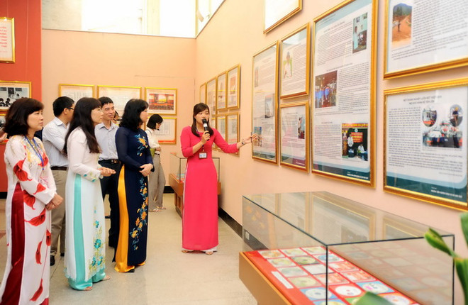 Khai mạc triển lãm ảnh "Những tấm gương bình dị mà cao quý" ảnh 1