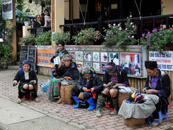 Sa Pa: Niêm yết giá công khai, xóa tình trạng đeo bám du khách ảnh 1