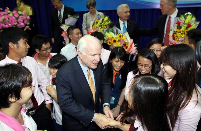 Thượng nghị sỹ John McCain giao lưu với sinh viên TP Hồ Chí Minh ảnh 1