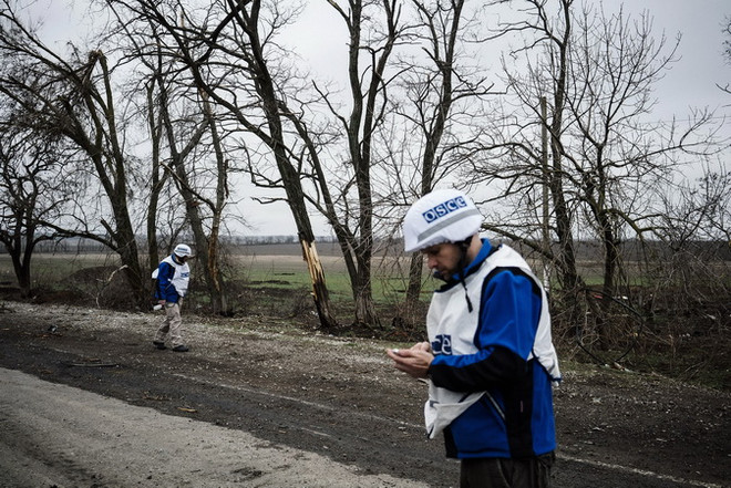 Nhóm tiếp xúc về Ukraine nhất trí sẽ tiếp tục việc rút vũ khí ảnh 1