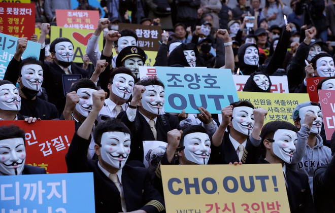 Nhân viên Korean Air biểu tình phản đối gia đình Chủ tịch Cho Yang-ho ảnh 1