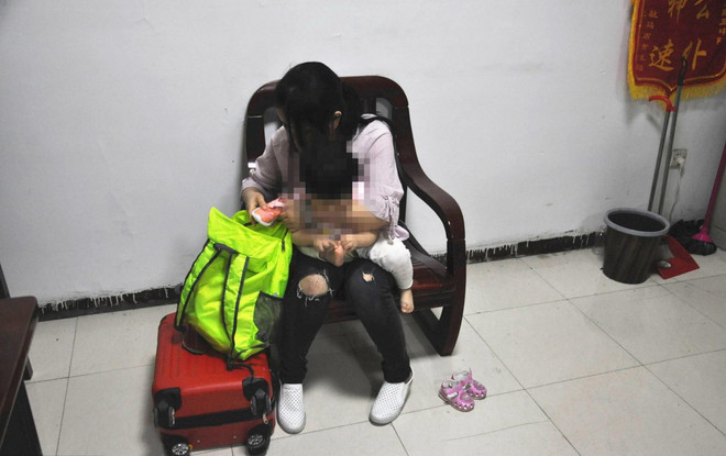 Người mẹ báo cảnh sát con gái mất tích và bí mật "động trời" đằng sau ảnh 1