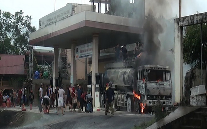 Sơn La: Xe bồn tiếp nhiên liệu bốc cháy tại cây xăng ở Sông Mã ảnh 2