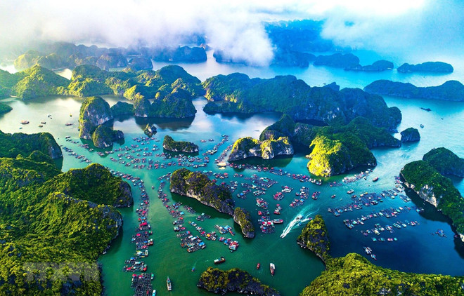 Quần đảo Cát Bà nhìn từ trên cao. (Nguồn: TTXVN) Truyền thông Anh dự báo ngành du lịch Việt Nam bùng nổ hậu COVID-19 ảnh 1