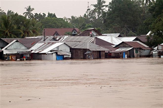 Bão Dujuan hoạt động ở Philippines, đã suy yếu thành áp thấp nhiệt đới ảnh 1