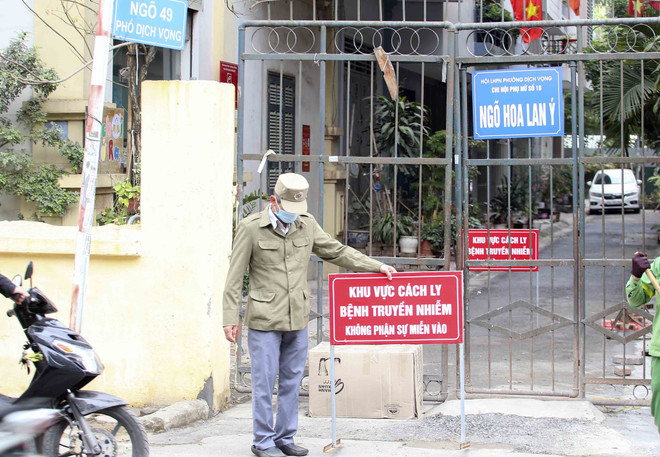 Hình ảnh phong tỏa nơi ở của ca bệnh số 1819 tại phố Dịch Vọng ảnh 2