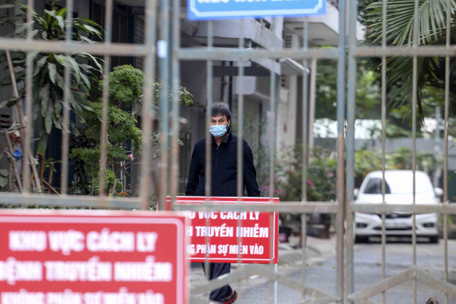 Hình ảnh phong tỏa nơi ở của ca bệnh số 1819 tại phố Dịch Vọng ảnh 3