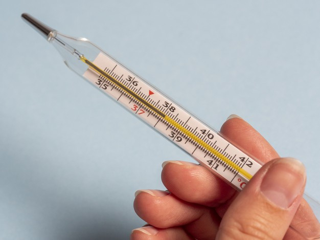 Hy hữu cháu bé bị nhiễm độc thủy ngân qua da do nhiệt kế thủy ngân vỡ ảnh 1