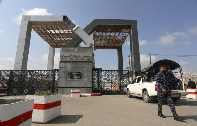 Cửa khẩu Rafah nối Dải Gaza với Ai Cập. (Nguồn: Anadolu) Ai Cập mở cửa khẩu Rafah với Dải Gaza của người Palestine ảnh 1