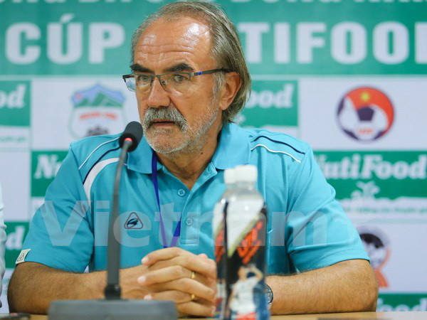 Huấn luyện viên Zeise từng đến Việt Nam cùng U19 Myanmar tại Giải U19 Đông Nam Á 2014. (Ảnh: Minh Chiến/Vietnam+) Huấn luyện viên Myanmar đưa tuyển Việt Nam "lên mây" trước đại chiến ảnh 1