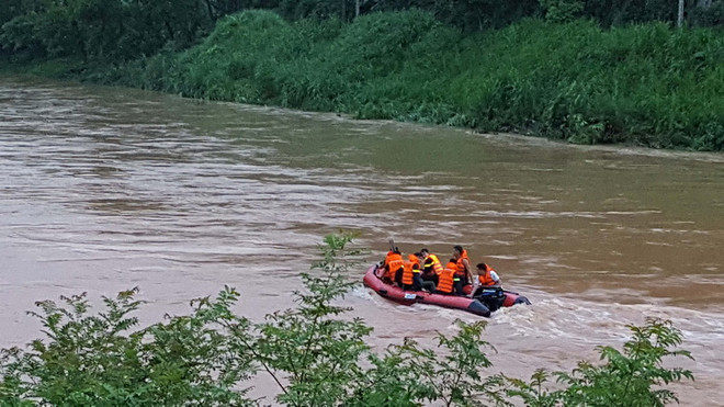 Yên Bái: Tìm thấy thi thể 2 học sinh bị đuối nước trên sông Hồng ảnh 1