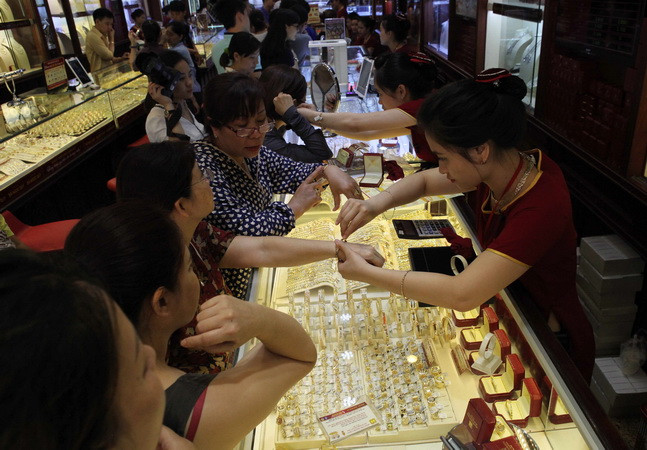 Vàng tăng mạnh, khoảng cách chênh lệch với giá thế giới được nới rộng ảnh 1