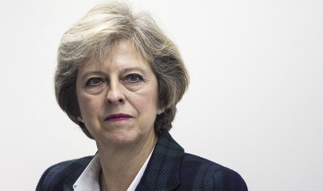 Thủ tướng Anh Theresa May. (Nguồn: AP/TTXVN) Chính phủ Anh rơi vào tình trạng "tiến thoái lưỡng nan" ảnh 1