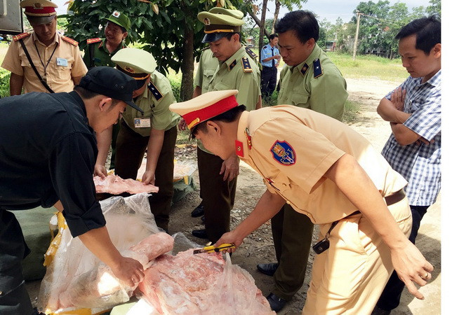 Hà Tĩnh bắt giữ xe vận chuyển 5,5 tấn mỡ, thịt động vật ôi thiu ảnh 1