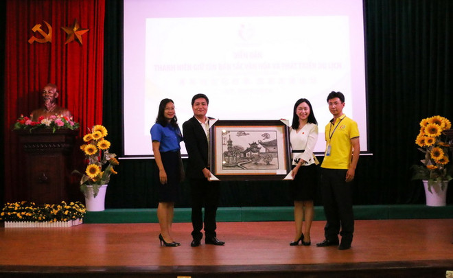 Sôi nổi hoạt động trong khuôn khổ Liên hoan Thanh niên Việt-Trung ảnh 1