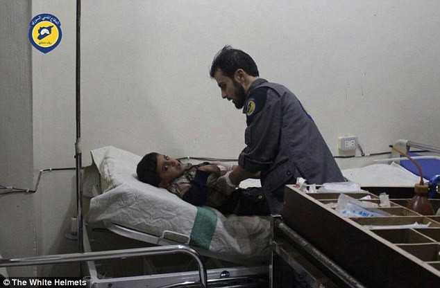 Xót xa các em bé Syria bị thương khi trường mầm non bị đánh bom ảnh 10