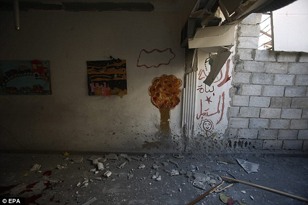 Xót xa các em bé Syria bị thương khi trường mầm non bị đánh bom ảnh 13