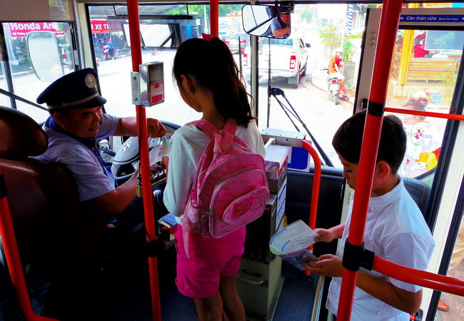 (Ảnh minh họa: Huyền Trang/TTXVN) Thành phố Đà Nẵng triển khai dự án xe buýt mui trần loại 2 tầng ảnh 1