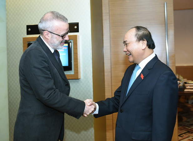 Thủ tướng Nguyễn Xuân Phúc tiếp Giám đốc biên tập The Economist ảnh 1