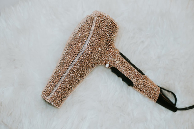 Chiếc máy sấy tóc trị giá 230 triệu đồng có gì đặc biệt? ảnh 2