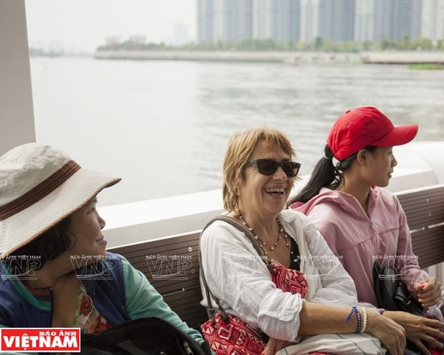 Người Sài Gòn thích thú với trải nghiệm đi 'tàu buýt đường sông' ảnh 7