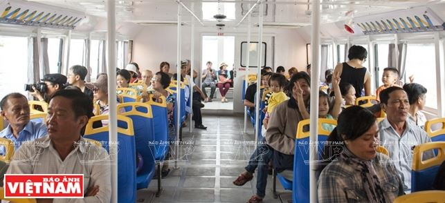Người Sài Gòn thích thú với trải nghiệm đi 'tàu buýt đường sông' ảnh 6