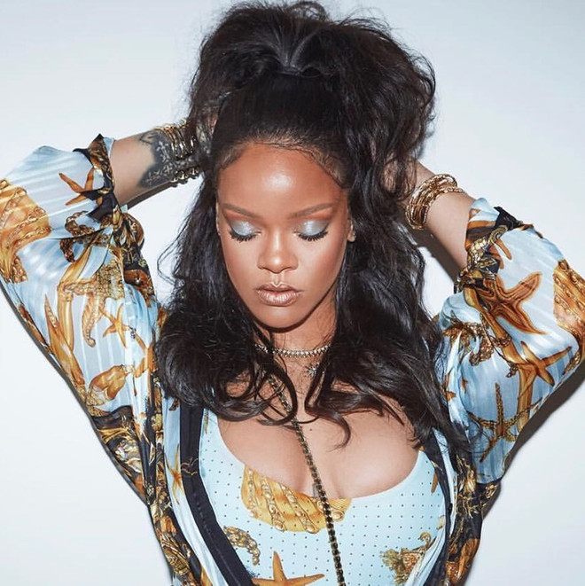 5 kiểu trang điểm kinh điển làm nên tượng đài phong cách Rihanna ảnh 5