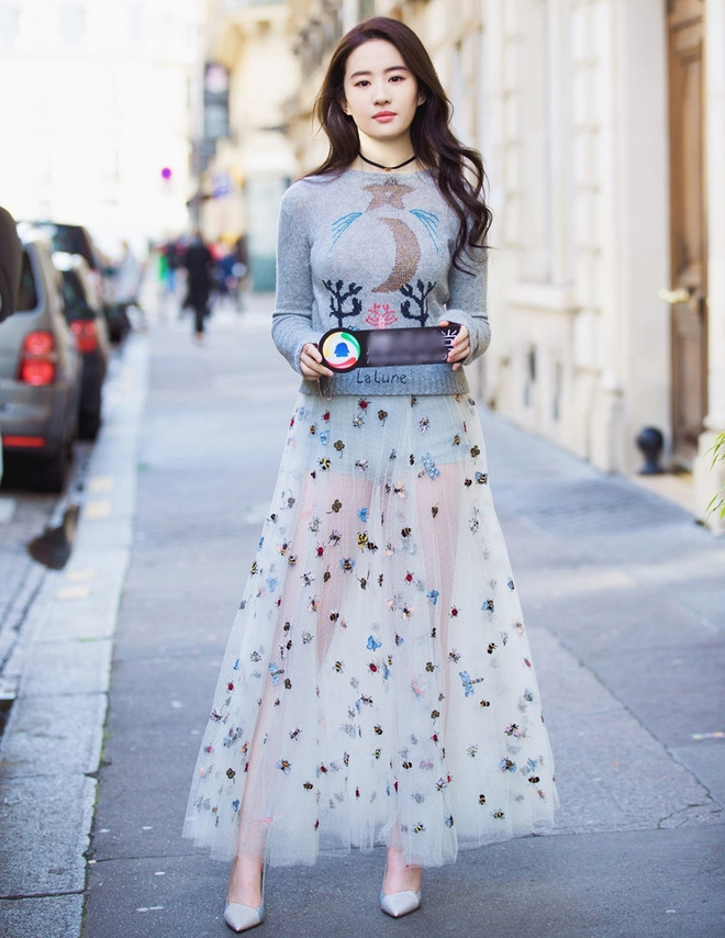 Phong cách thời trang vạn người mê của “thần tiên tỷ tỷ” Lưu Diệc Phi ảnh 11