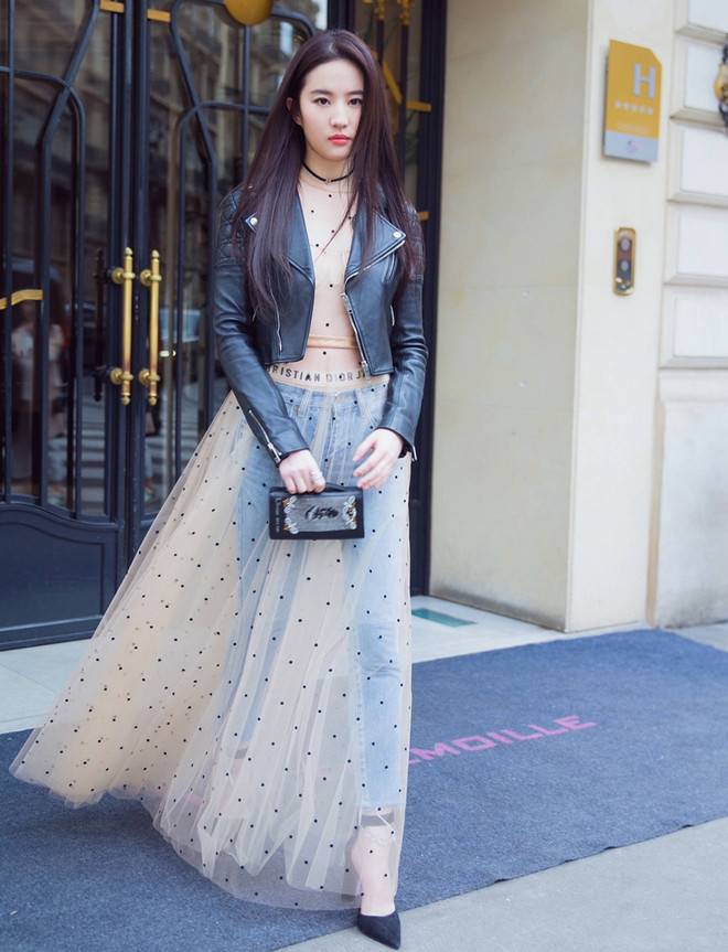 Phong cách thời trang vạn người mê của “thần tiên tỷ tỷ” Lưu Diệc Phi ảnh 12