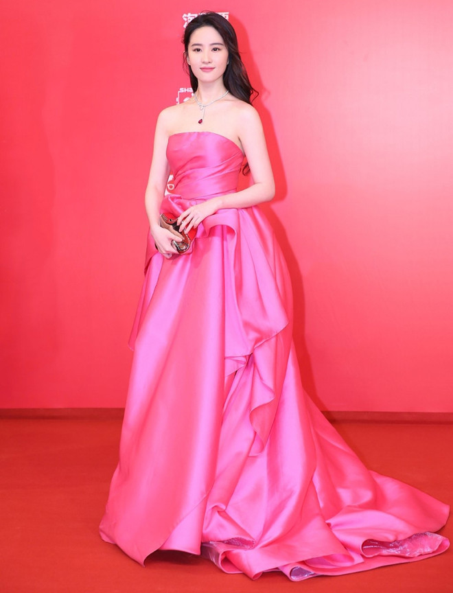 Phong cách thời trang vạn người mê của “thần tiên tỷ tỷ” Lưu Diệc Phi ảnh 4