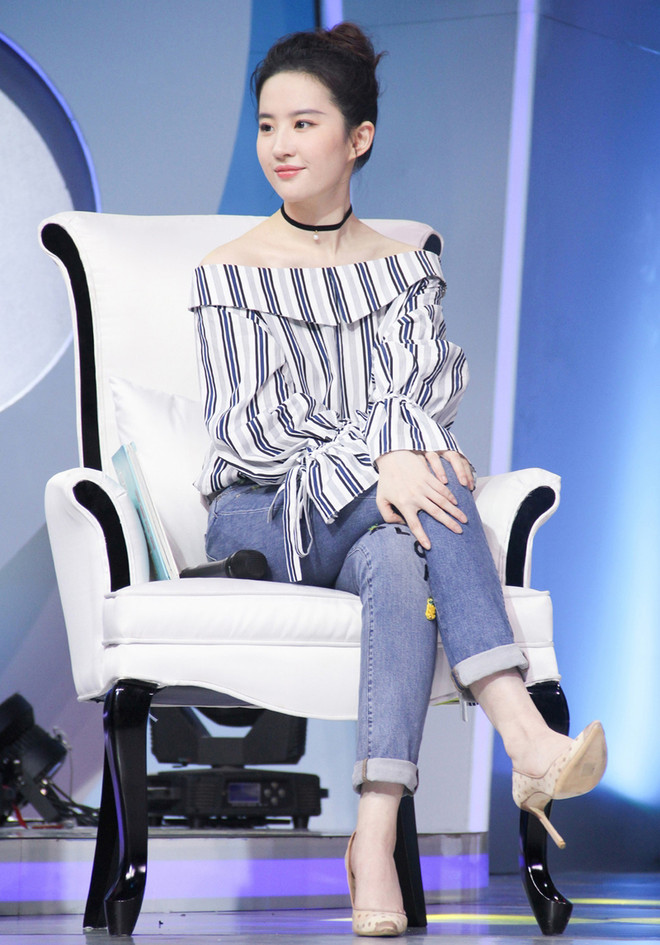 Phong cách thời trang vạn người mê của “thần tiên tỷ tỷ” Lưu Diệc Phi ảnh 18