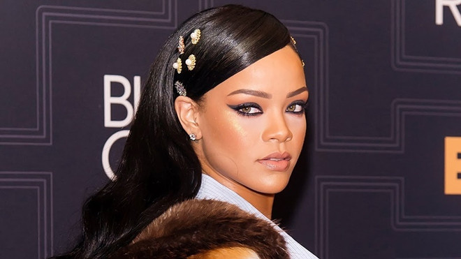  5 kiểu trang điểm kinh điển làm nên tượng đài phong cách Rihanna ảnh 2
