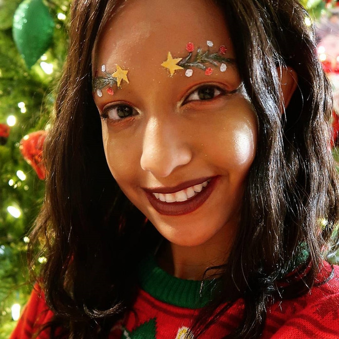 Bạn có dám thử kiểu lông mày hình cây thông cho Noel năm nay? ảnh 7