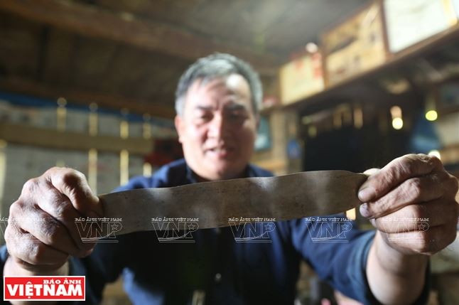 Chân dung người chạm bạc cuối cùng trên đỉnh núi Pờ Lỳ Ngài ảnh 4