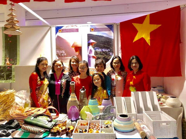Việt Nam tham gia Hội chợ từ thiện "CHARITY BAZAAR" tại Ukraine ảnh 1