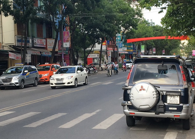 Hà Nội cấm taxi hoạt động trên nhiều tuyến phố để giảm ùn tắc ảnh 1