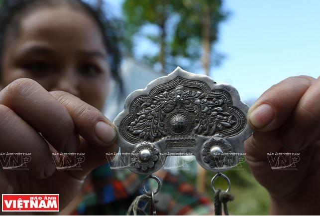 Chân dung người chạm bạc cuối cùng trên đỉnh núi Pờ Lỳ Ngài ảnh 11