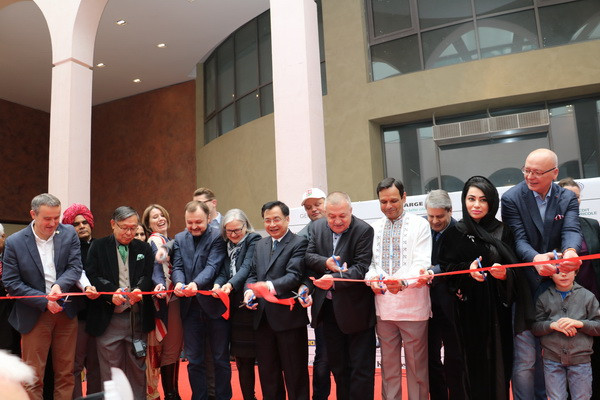 Việt Nam tham gia Hội chợ từ thiện "CHARITY BAZAAR" tại Ukraine ảnh 2