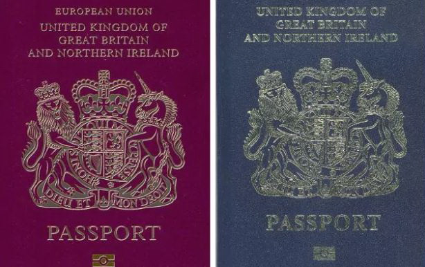 Anh quyết định sử dụng lại hộ chiếu màu xanh sau khi rời EU ảnh 1