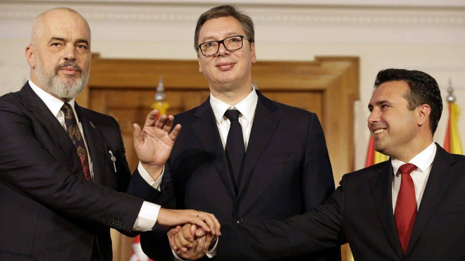 Tổng thống Serbia Aleksandar Vucic, Thủ tướng Albania Edi Rama và Thủ tướng Bắc Macedonia Zoran Zaev. (Nguồn: EPA-EFE) Serbia, Albania và Bắc Macedonia nhất trí thành lập thị trường chung ảnh 1