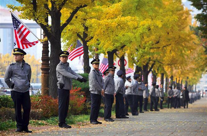 Sau vụ sinh viên đột nhập, Hàn Quốc tăng cường bảo vệ Đại sứ quán Mỹ ảnh 1