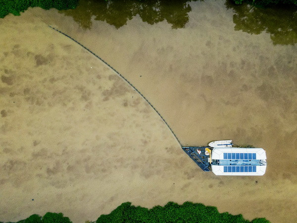 Thiết bị thu gom rác trên sông của Hà Lan được triển khai ở Việt Nam ảnh 1