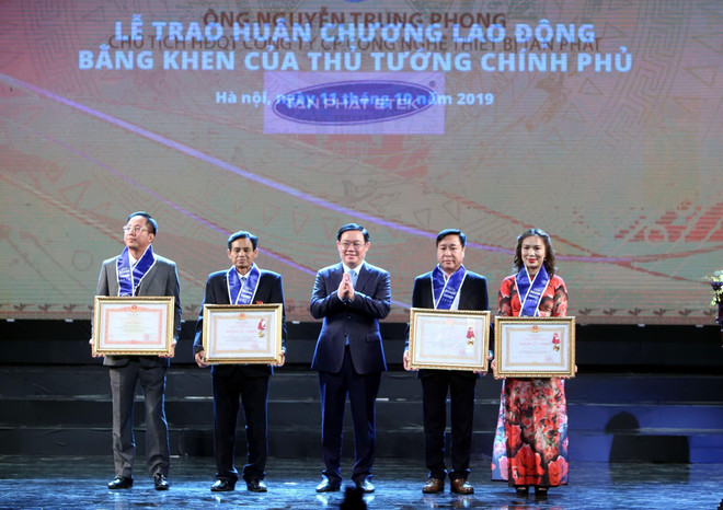 Vinh danh gần 200 doanh nghiệp Thủ đô tại Đêm Doanh nghiệp 2019 ảnh 1