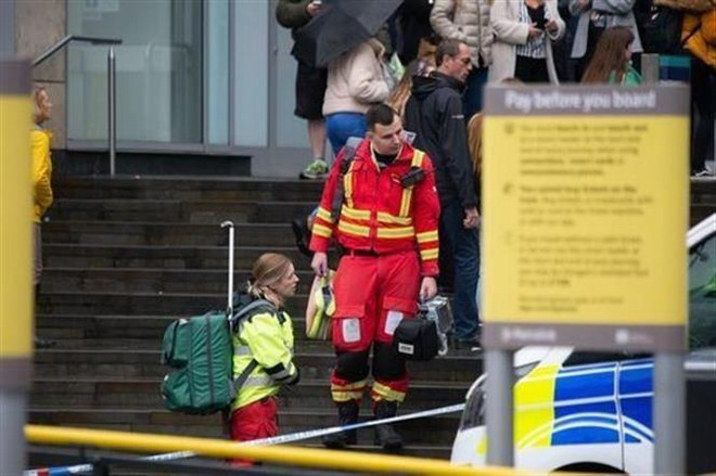 Cảnh sát Anh bắt giữ đối tượng tấn công bằng dao tại Manchester ảnh 1