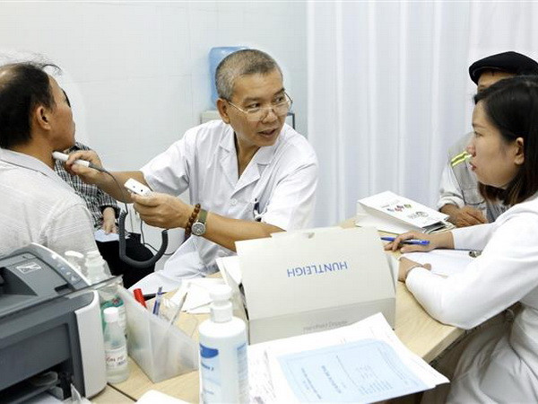 Hơn 200 người được khám, tư vấn miễn phí về bệnh lý động mạch vành ảnh 1